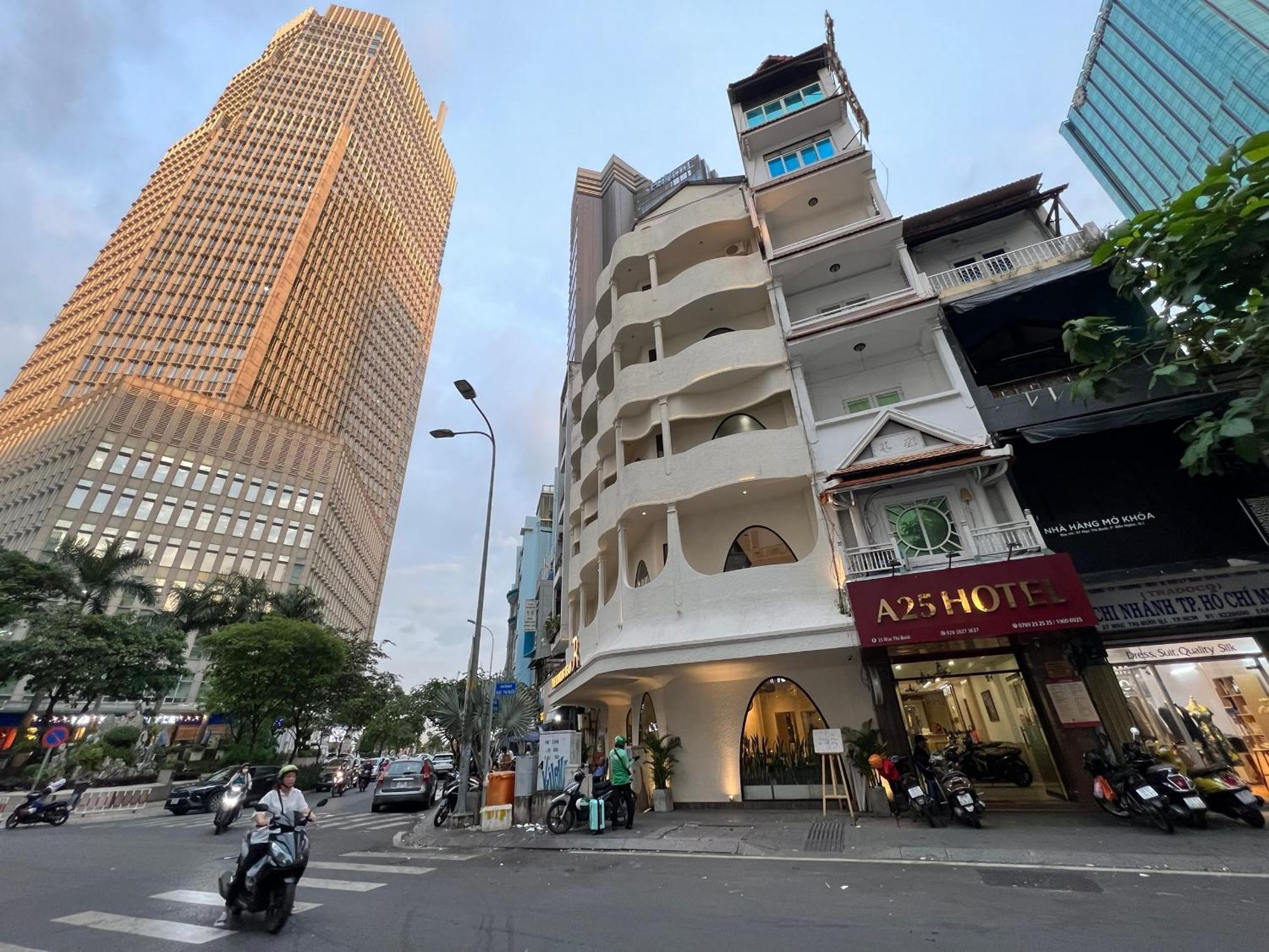 A25 Hotel - 35 Mac Thi Buoi Хошимин Экстерьер фото